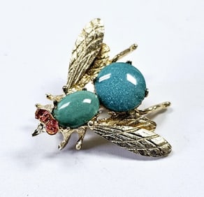 Gold Tone Natural Stone Bug Brooch Brooch weighs 5.5 Grams