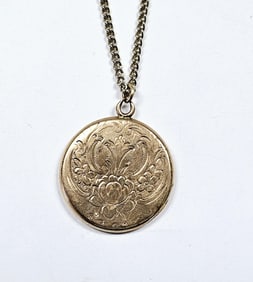Antique W&H Gold Filled Locket Necklace Necklace weighs 10.9 Grams Measures 20"