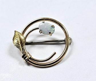 Krementz Signed Gold Plated Opal Brooch Brooch weighs 1.2 Grams