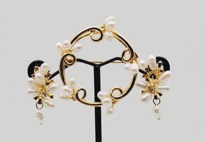 Gold Plated Freshwater Pearl Brooch & Earrings Brooch Weighs 8.4 Grams  Earrings Weigh 4.6 Grams