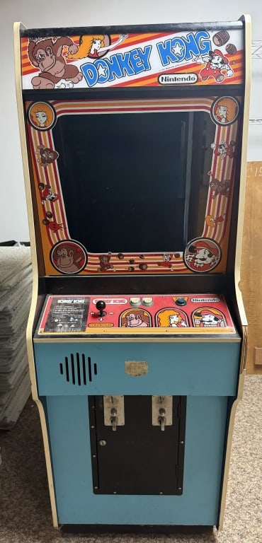 Vintage Donkey Kong Arcade Game Nintendo 1981 Does not power on. Sold as is untested. (1 of 15)