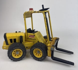 Vintage Metal TONKA XR-101 Forklift 52900 stamp. Some playwear/rust. Lift mechanism works.