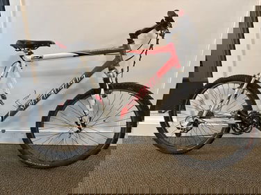 Specialized A 1 Rockhopper Pro Mountain Bike See photos for measurements. Untested.