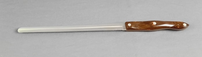 Cutco 1724 Slicer Serrated Knife Please see images for details regarding the condition.
