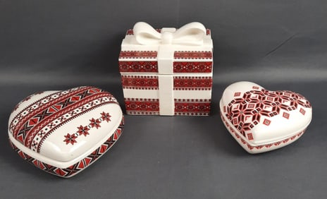 Vintage Ukranian Ceramics Trinket Boxes Please see images for details regarding the condition.
