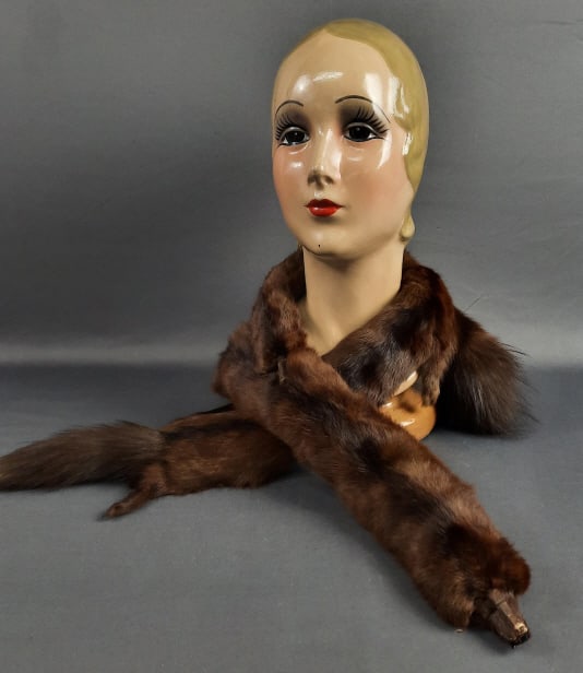 Vintage 3 Mink Fur Scarf Collar Please see images for details regarding the condition. Mannequin (1 of 10)