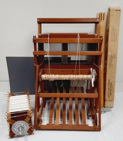 Norwood Weaving Sewing Loom & Quilting Frame Includes accessories and