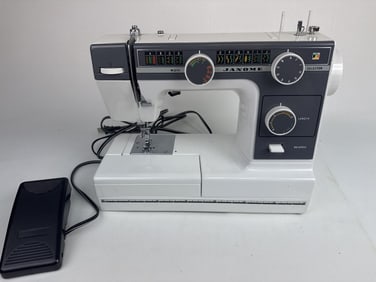 Vintage Janome Model L-392 Sewing Machine w/ Foot With Pedal