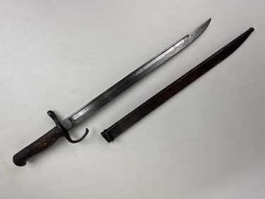 WWII Japanese Bayonet Tokyo Kokura Arsenal Mark Includes metal scabbard, measures  20"
