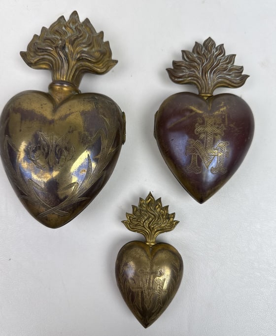 3 Vintage Metal Sacred Heart Wall Locket Age unknown Tarnished overall. Hinge bent on largest. (1 of 10)