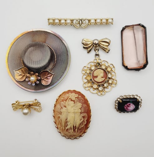 Assorted Gold Tone Costume Jewelry Brooches Assorted Gold Tone Costume Jewelry  Brooches (1 of 4)