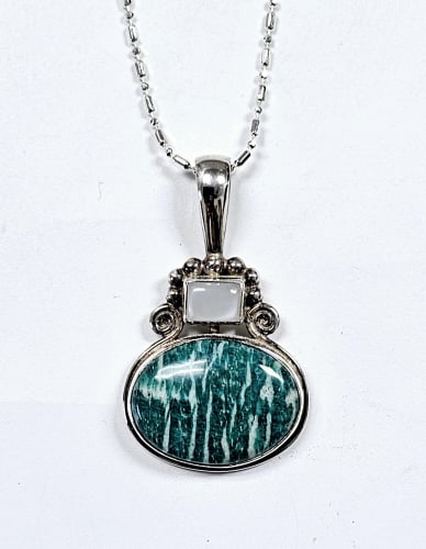 Sajen Silver Green Amazonite Stone Necklace Necklace weighs 16.5 Grams Measures 30" (1 of 6)