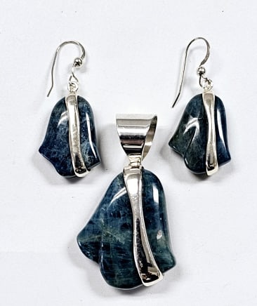 Jay King Sterling Apatite Pendant & Earrings Set weighs 33.7 Grams Total: Set weighs 33.7 Grams Total