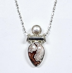 Sajen Sterling Silver Lace Agate & Pearl Necklace Necklace weighs 9.1 Grams Measures 22": Necklace weighs 9.1 Grams Measures 22"