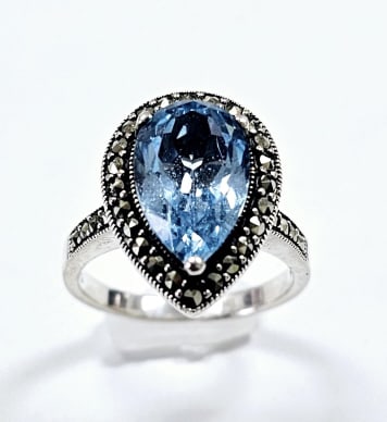 Sterling Silver Marcasite & Blue Topaz Ring Ring weighs 9.3 Grams Size 8.5 (1 of 7)