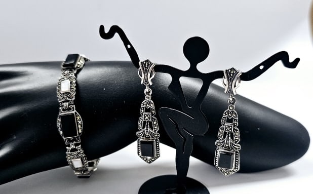 Sterling Onxy & Marcasite Earrings & Bracelet Set weighs 31.4 Grams (1 of 6)