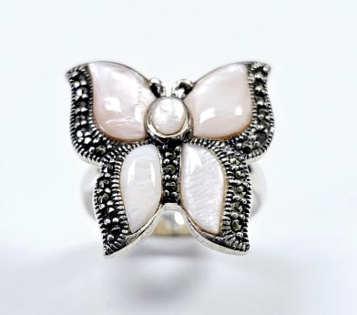 Lee Sands Sterling Pink Mother of Pearl Butterfly Ring weighs 8.5 Grams Size 8.5: Ring weighs 8.5 Grams Size 8.5