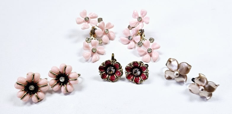 4 Pairs Vintage Floral Earrings Including Coro Plastic and metal: Plastic and metal