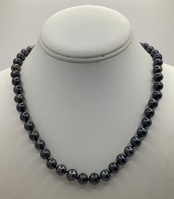 Vintage Graduated Black Pearl Necklace Necklace total length is 17": Necklace total length is 17"