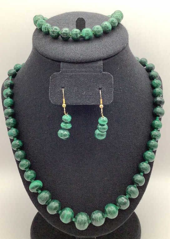 Malachite Graduated Necklace Bracelet & Earrings Set weighs 140.3 Grams: Set weighs 140.3 Grams total Necklace measures 20" Bracelet measures 7.5"