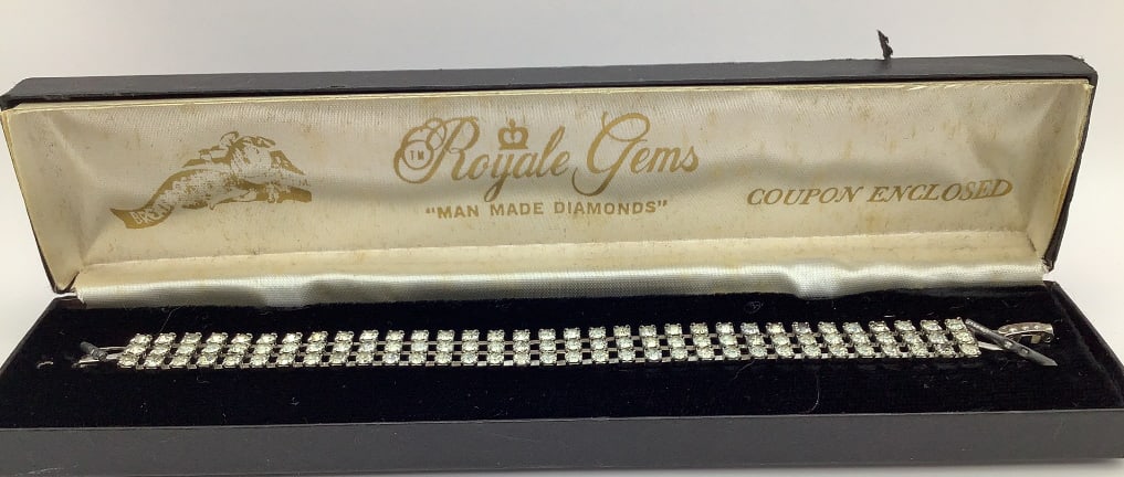Vintage Royal Gems Man Made Diamonds Bracelet There is some foxing & damage on the box. (1 of 5)