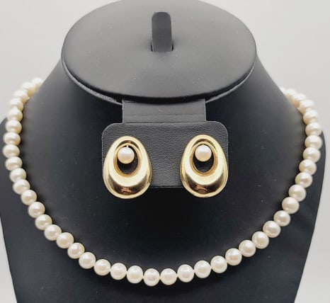 Vintage 14K Gold Pearl Necklace & Earrings Necklace Measures 24": Necklace Measures 24" Necklace Weighs 42.7 Grams Earrings Weigh 4.5 Grams