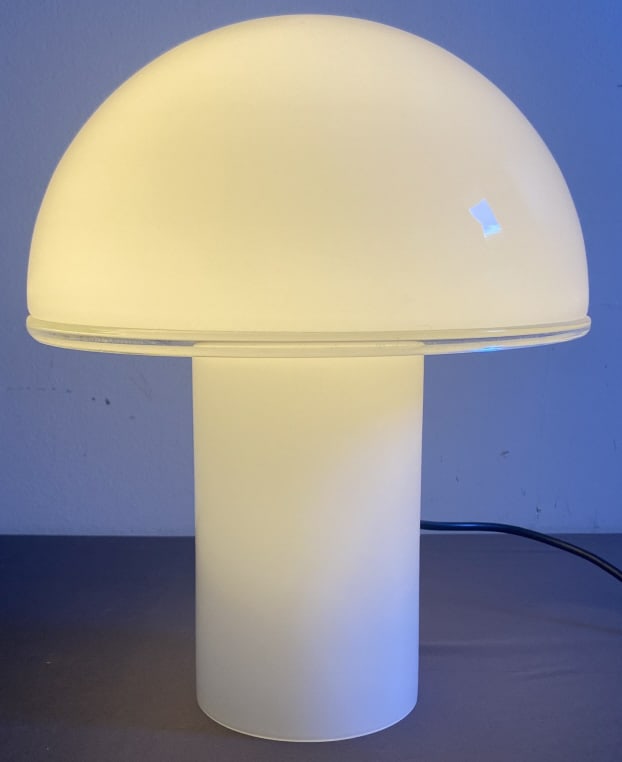 Italian Artemide Glass White Mushroom Lamp Onfale Medio white glass mushroom lamp designed by L.: Onfale Medio white glass mushroom lamp designed by L. Vistosi by Artemide. Lamp is 14 inches tall.
