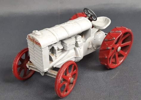 Vintage Fordson Diecast Tractor Some paint worn off. Please see images for details regarding: Some paint worn off. Please see images for details regarding condition.