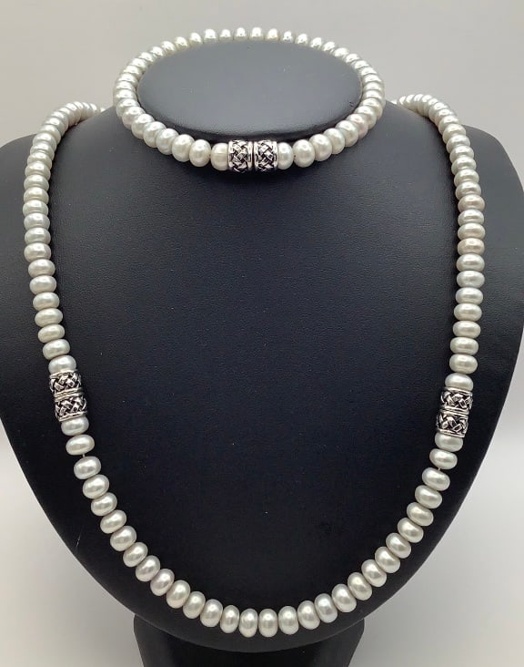 925 Sterling Magnetic Clasp Pearl Necklace Bracelet is 7.5" Necklace is 26" Can be made into a 36": Bracelet is 7.5"Necklace is 26"Can be made into a 36" necklace.Set weighs 110.3 TGW