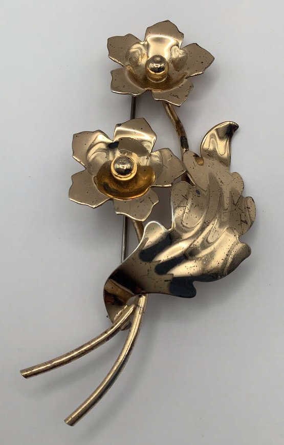 Vintage Napier Sterling Vermeil Flower Brooch Pin Brooch weighs 15.2 TGW Some scratches & wear on: Brooch weighs 15.2 TGWSome scratches & wear on the Vermeil.Please see images regarding condition.