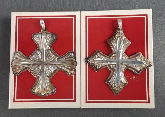 Reed & Barton Christmas Cross Sterling Silver Ornaments 1991 & 1992 1992 TGW 13.5 1991 TGW 10.7 Some: Ornaments 1991 & 19921992 TGW 13.51991 TGW 10.7Some tarnishing. Please see images for details regarding the condition.