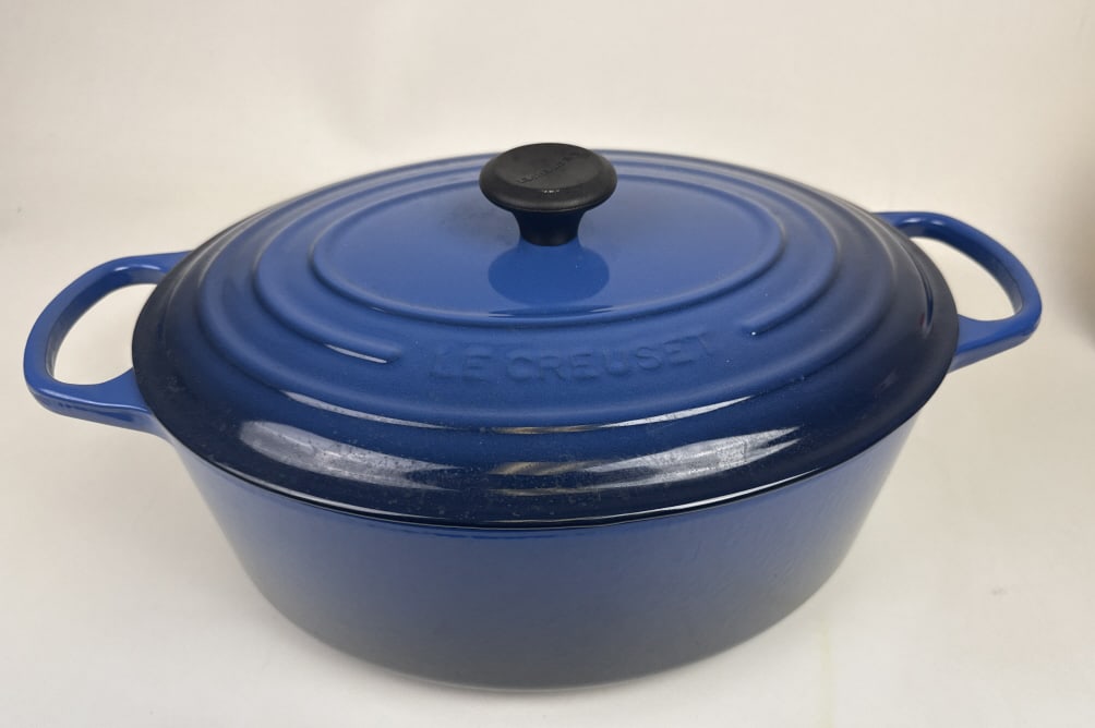 Le Creuset Signature Enameled Dutch Oven No 35 9 1/2 qt. Blue. No chips in enamel.: 9 1/2 qt. Blue. No chips in enamel.