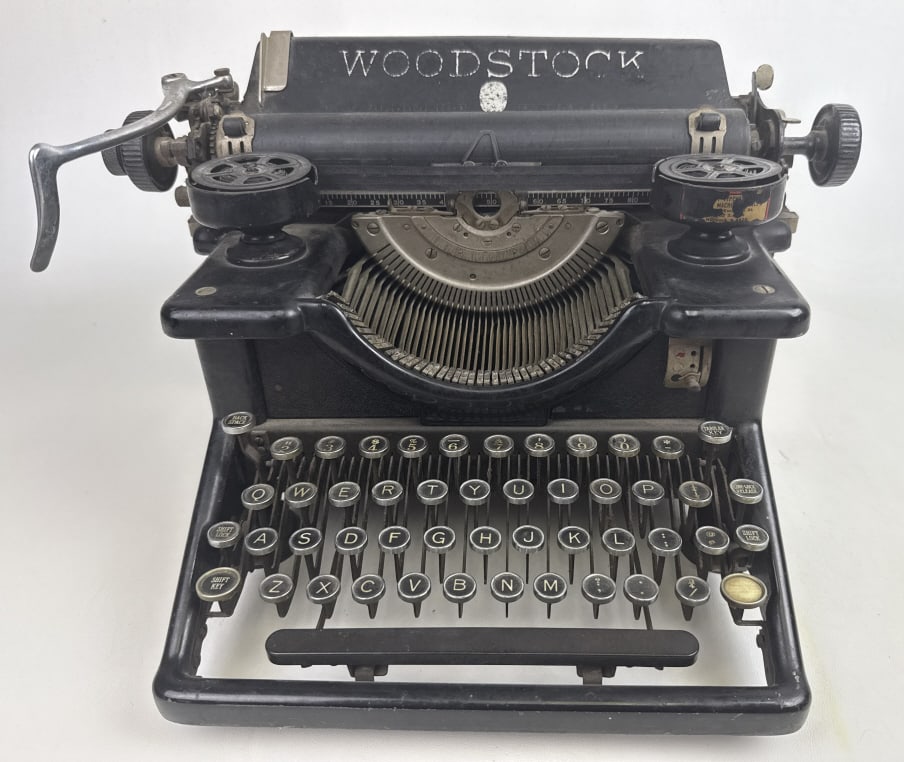 Antique Woodstock Manual Typewriter Keys do not go back on their own. Otherwise untested.: Keys do not go back on their own. Otherwise untested.
