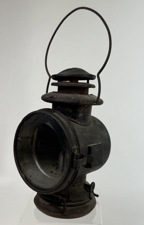 CT Ham Antique Oil Lantern Untested. Crack in face. Dented top. Some paint flaking and rust spots.: Untested. Crack in face. Dented top. Some paint flaking and rust spots. See photos for details.