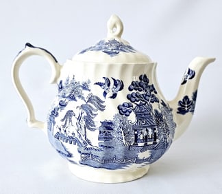 Vintage Sadler England Blue Willow Teapot Small rough spot in glaze. See picture #5 Crazing