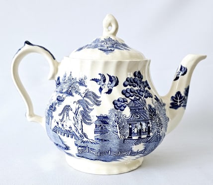 Vintage Sadler England Blue Willow Teapot Small rough spot in glaze. See picture #5 Crazing (1 of 9)