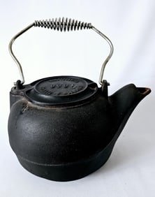 Antique 1868 Thompson & Parkins Cast Iron Tea Pot Rust on the inside. Please reference photo #7.