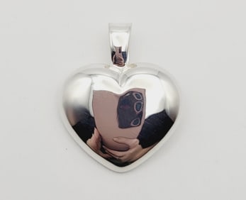 Sterling Silver Heart Pendant Pendant Weighs 7.7 Grams