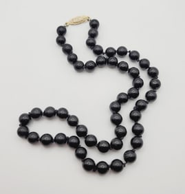 Silver Tone Clasp Onyx Necklace Necklace Measures 19"