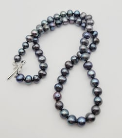 Silver Tone Metal Black Pearl Necklace Necklace Measures 18"