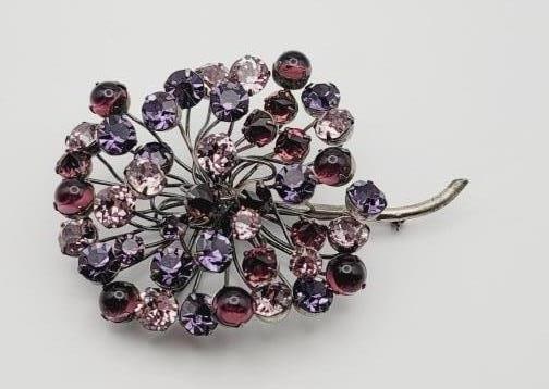 Vintage Silver Tone Purple Rhinestone Brooch Vintage Silver Tone Purple Rhinestone Brooch (1 of 5)