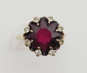10K Gold Garnet and Crystal Ring Ring Weighs 3.8 Grams  Size 6.5