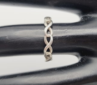 Vintage Tiffany Sterling Silver Infinity Ring Ring Weighs 1.5 Grams  Size 6