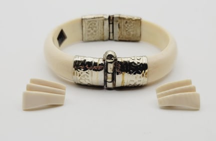 Vintage Silver Plate Hinge Bangle & Earrings India Bracelet Measures 5.5"
