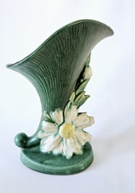 Roseville Pottery Peony Cornucopia Vase 171-8 Good condition. No chips or cracks.
