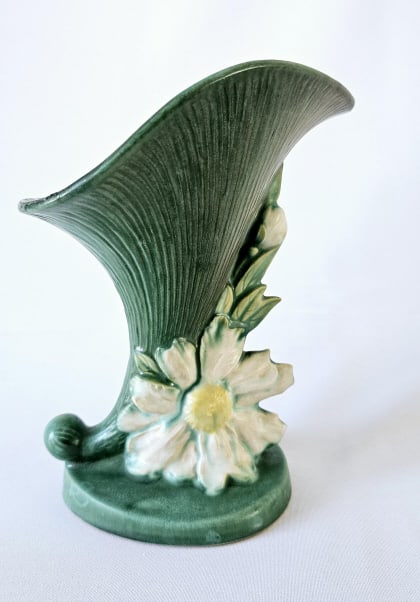 Roseville Pottery Peony Cornucopia Vase 171-8 Good condition. No chips or cracks. (1 of 9)