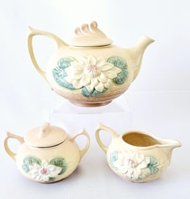 Vintage Hull Pottery Water Lily  Tea Set Sugar bowl Lid repaired. Reference photo #4.