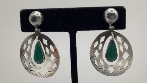 Vintage Silver & Green Stone Screw Back Earrings Marked Silver Mexico  Earrings weigh 8.4 TGW