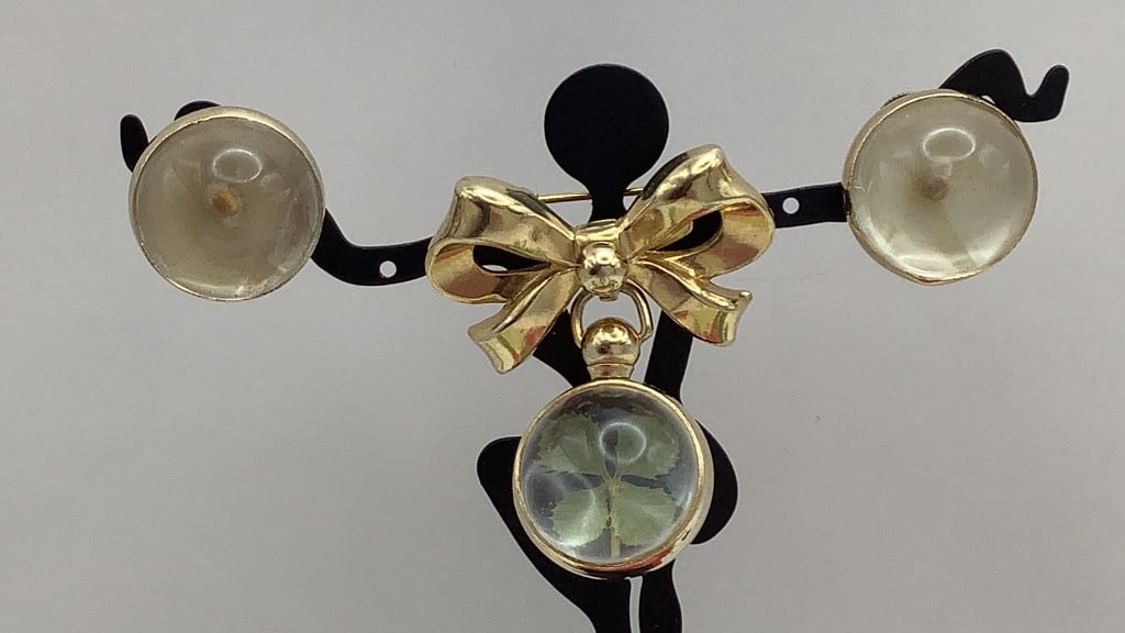 Coro Mustard Seed Earrings & 4 Leaf Clover Brooch Pin Gold Tone: Pin Gold Tone