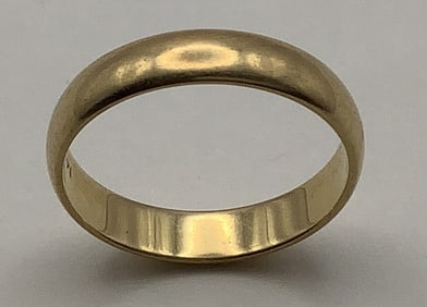 14K Yellow Gold Classic Wedding Band Ring Size 5.5 Ring weighs 2.4 TGW